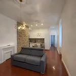 Grand T2 Cours Napoleon B アパート *