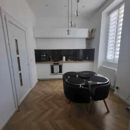 Appartement Grand T2 Cours Napoleon B Ajaccio (Corsica)