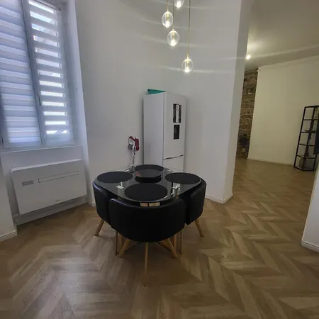 Grand T2 Cours Napoleon B * Ajaccio (Corsica)