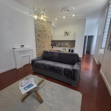 Appartement Grand T2 Cours Napoleon B