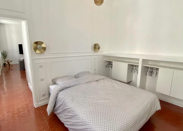 Grand T2 Cours Napoleon B * Ajaccio (Corsica)