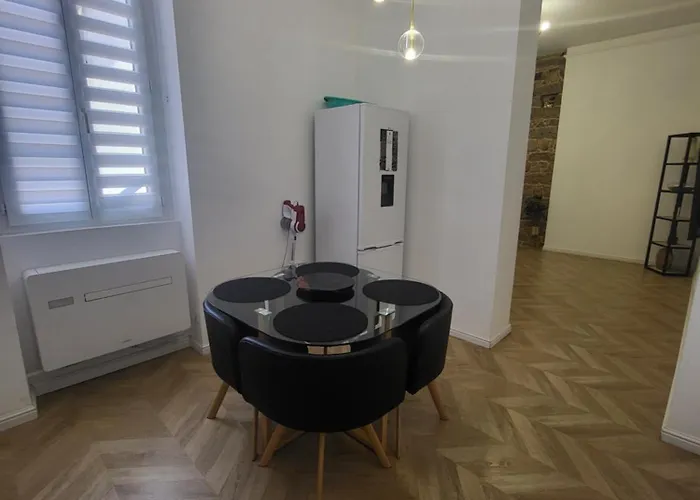 Grand T2 Cours Napoleon B * Ajaccio (Corsica)